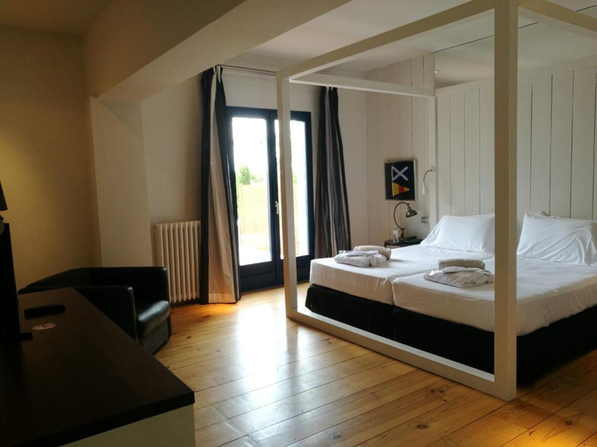 Hotel Trias Паламос Екстериор снимка