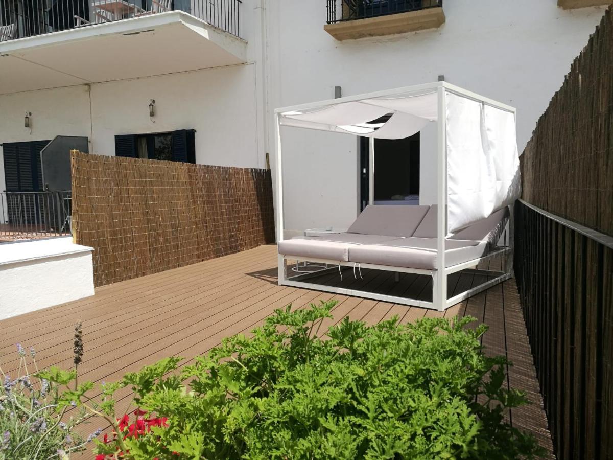 Hotel Trias Паламос Екстериор снимка