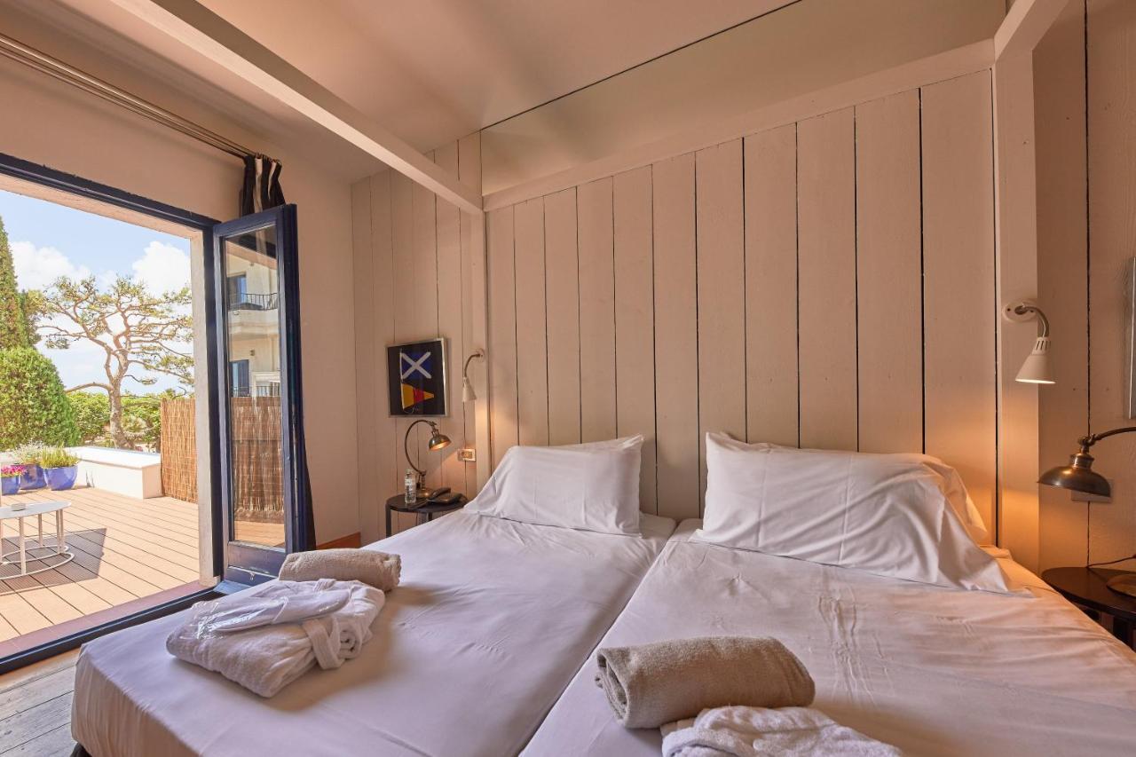 Hotel Trias Паламос Екстериор снимка