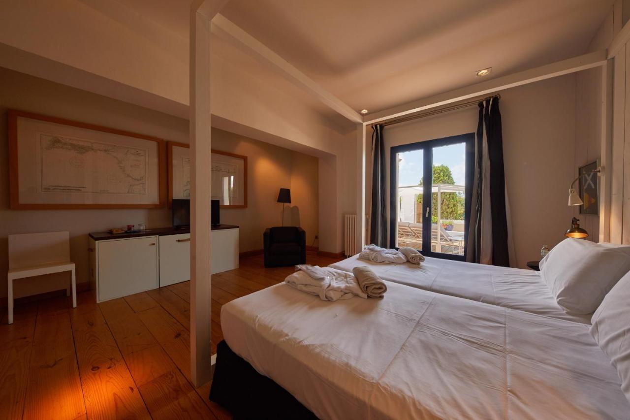 Hotel Trias Паламос Екстериор снимка